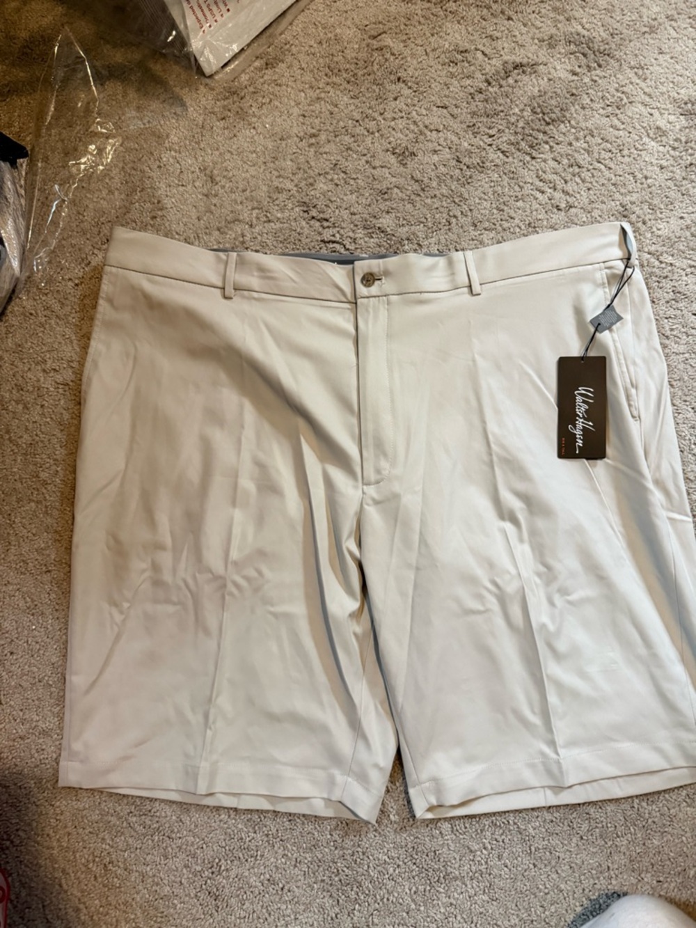Walter Hagen Cream Flat-Front Performance Golf Shorts